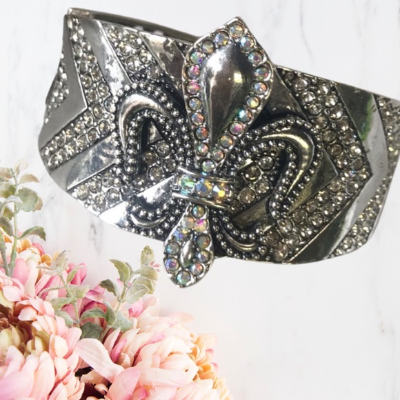 👑 Stunning Bracelet embellished with Crystals Fluer De Lis - Picture 4 of 8